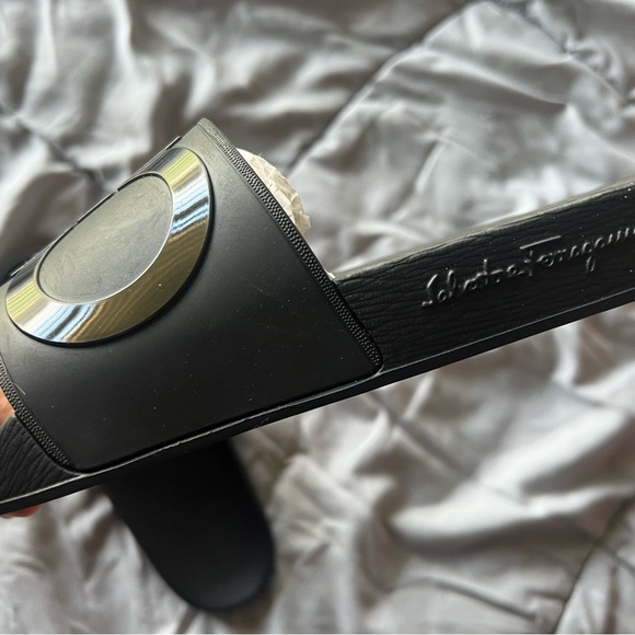 Salvatore Ferragamo Groove slides NWB size 7M - Picture 5 of 7